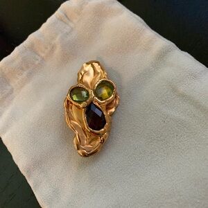 Gold look pin brooch with gemstones x3 like new condition!